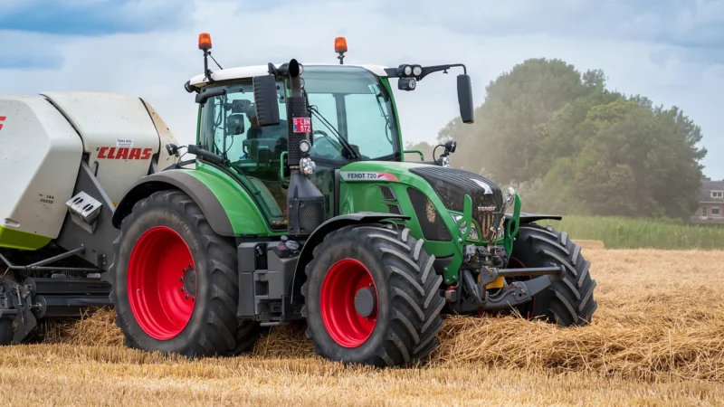 Bruder John Deere Prasa rolująca do słomy C441R 02032