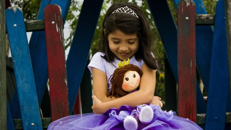 Hasbro Księżniczki Disneya Mini laleczka Śnieżka w ogrodzie B7163