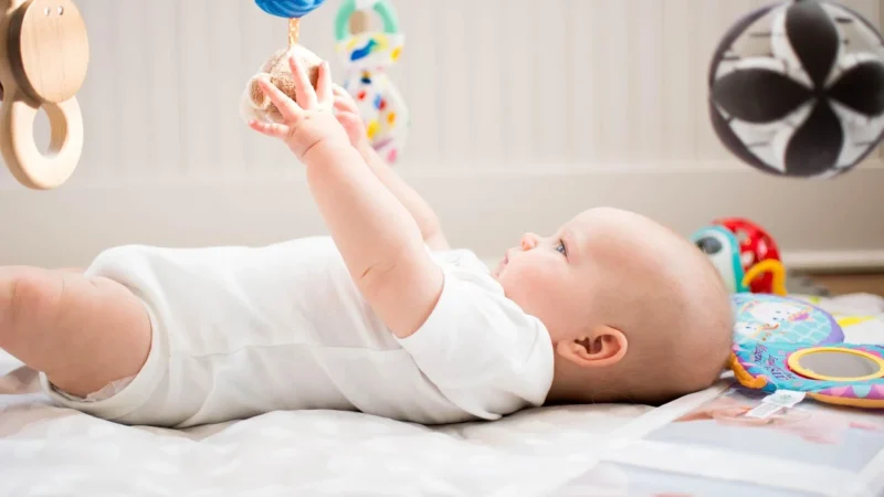 Kinderkraft Łóżeczko turystyczne JOY z akcesoriami różowe