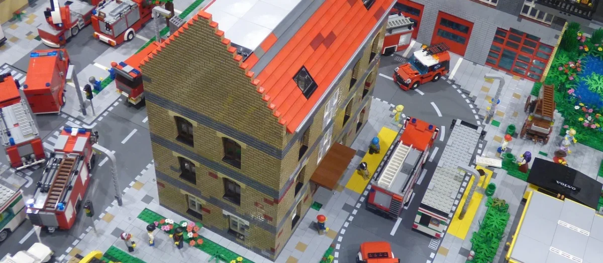LEGO Friends 41704 Budynki Przy Głównej Ulicy