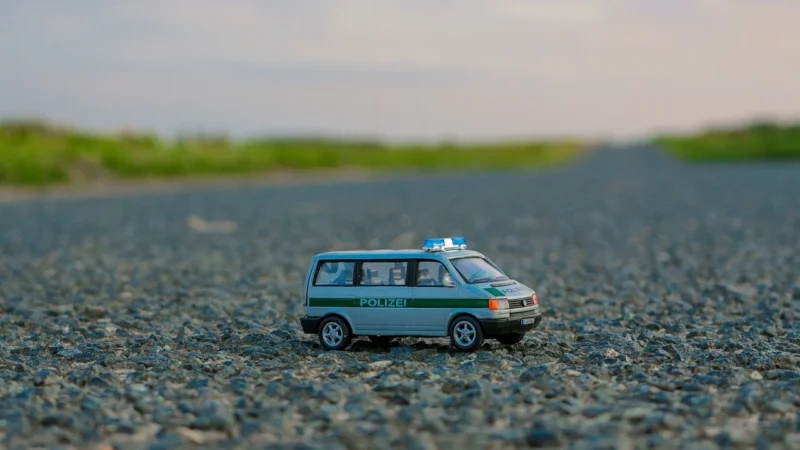 Mattel Disney Auta, Mini Racers, Transportowiec, zestaw z pojazdem Ast. Gnw33