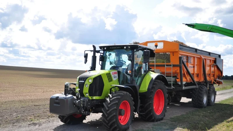 Mega Creative Traktor Z Akcesoriami 483083
