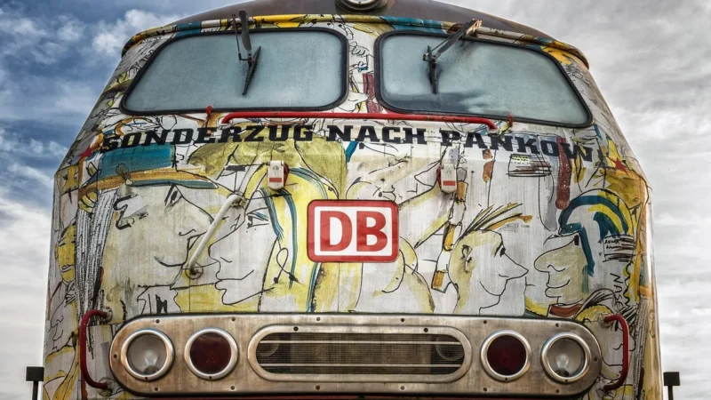 że teraz lokomotywa Diesel jeździ znacznie szybciej niż dotychczas! W tej wersji Diesel ma szary kolor z żółtymi wzorami po bokach w kształcie błyskawic oraz przezroczystą
